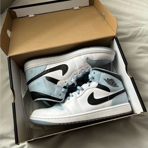 Nike Air Jordan 1 Mid SE Ice Blue